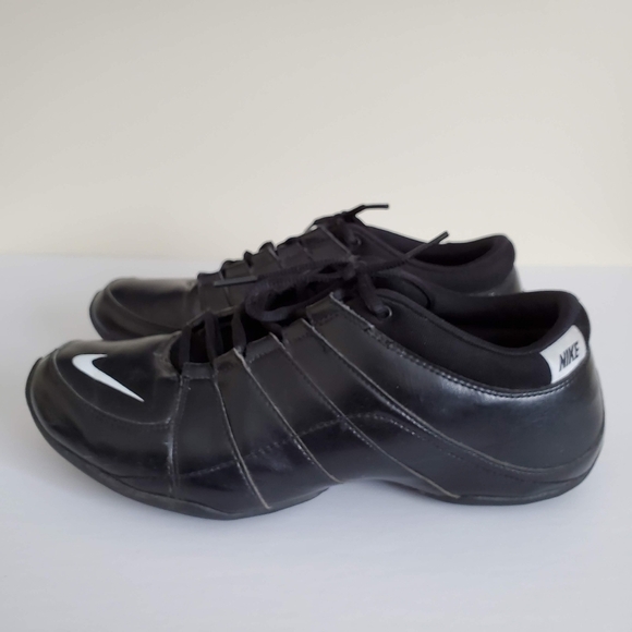 Nike Wmns Musique V Black Leather Sneakers Size 10 - Picture 5 of 11
